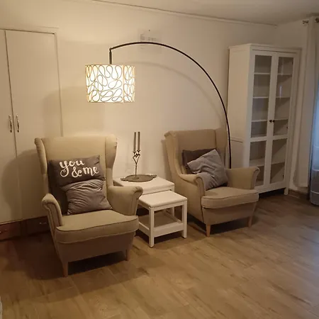 Aleksandra Apartment *